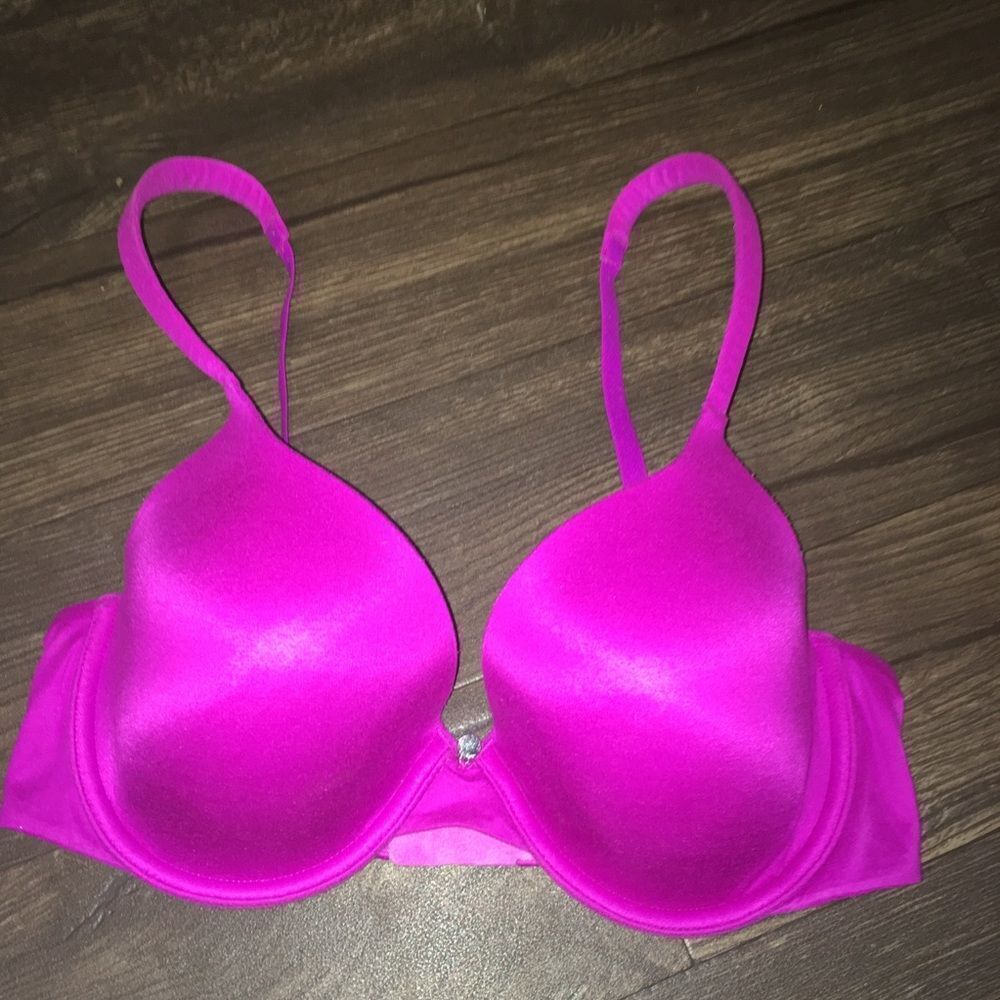 Victoria’s Secret pink lined perfect coverage 32D bra